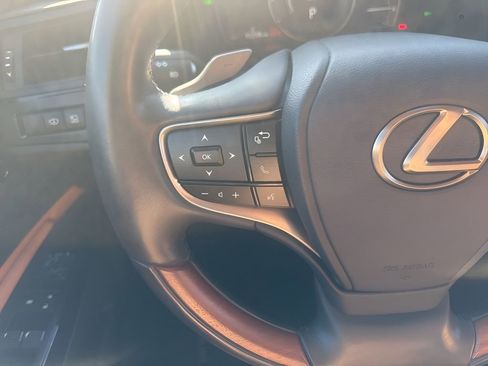 Used 2022 Lexus ES 300h Ultra Luxury image 16