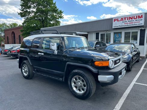 Used 2012 Toyota FJ Cruiser 4WD w/ Upgrade Pkg image 1