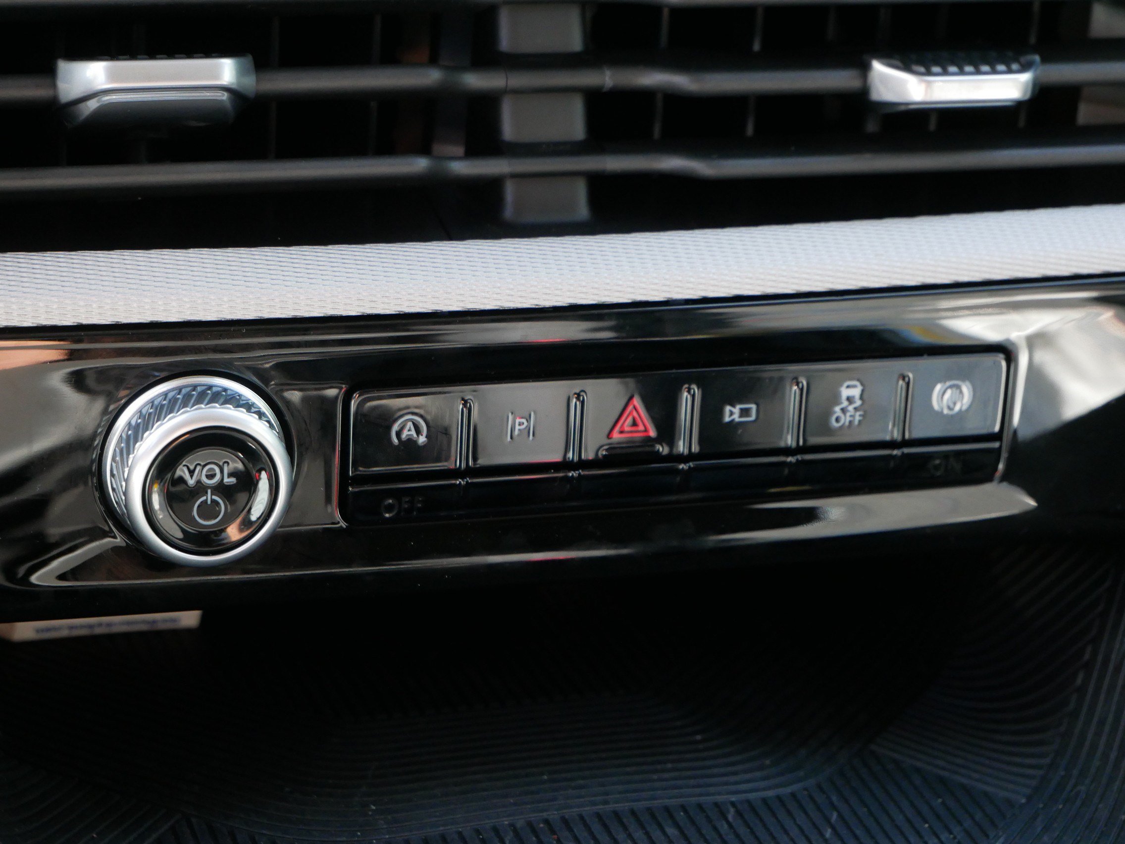 Used 2026 Ford Explorer Active AWD/4WD image 24