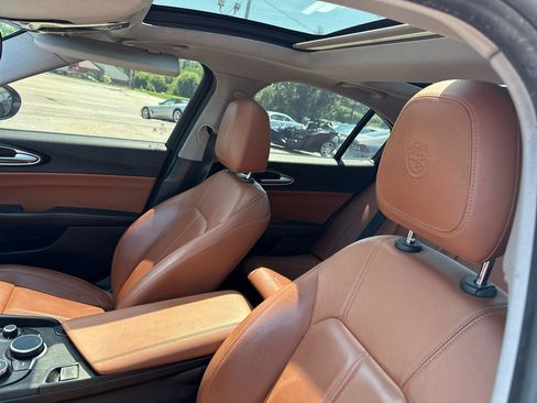 Used 2019 Alfa Romeo Giulia AWD w/ Quick Order Package 22J Sport image 11