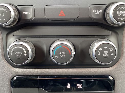 Used 2022 RAM 1500 Big Horn AWD/4WD image 18