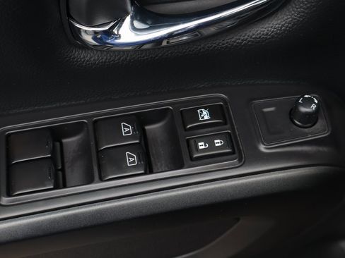 Used 2021 Nissan Titan PRO-4X w/ Pro-4x Convenience Package image 19