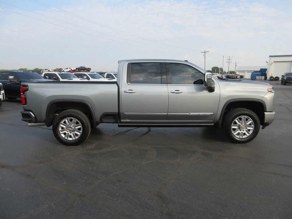 Certified 2024 Chevrolet Silverado 2500 High Country w/ High Country Premium Package AWD/4WD image 5