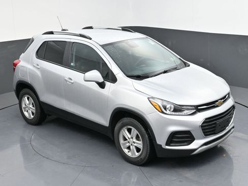 Used 2022 Chevrolet Trax LT w/ LT Convenience Package image 36