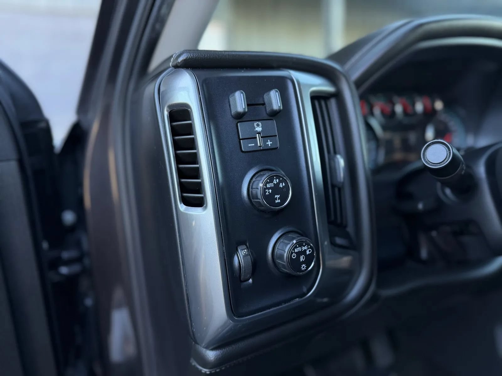 Used 2015 Chevrolet Silverado 1500 LTZ w/ LTZ Plus Package AWD/4WD image 26