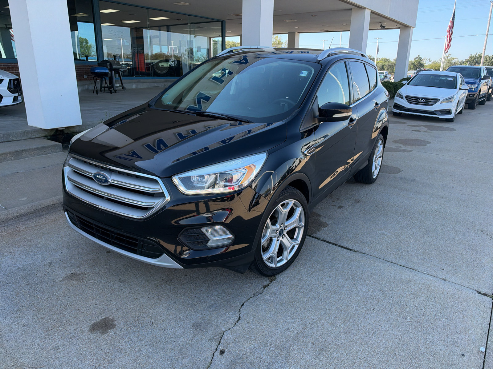 Used 2019 Ford Escape Titanium FWD image 2