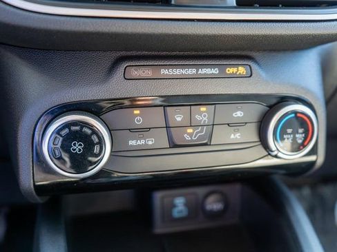 Used 2022 Ford Escape SE image 25