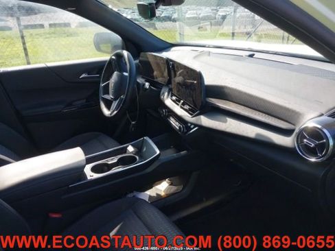 Used 2025 Chevrolet Equinox LT w/ Safety and Technology Package image 6