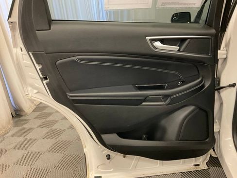 Used 2018 Ford Edge Titanium w/ Technology Package AWD/4WD image 35