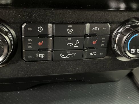 Used 2019 Ford F150 XLT w/ Equipment Group 302A Luxury AWD/4WD image 22