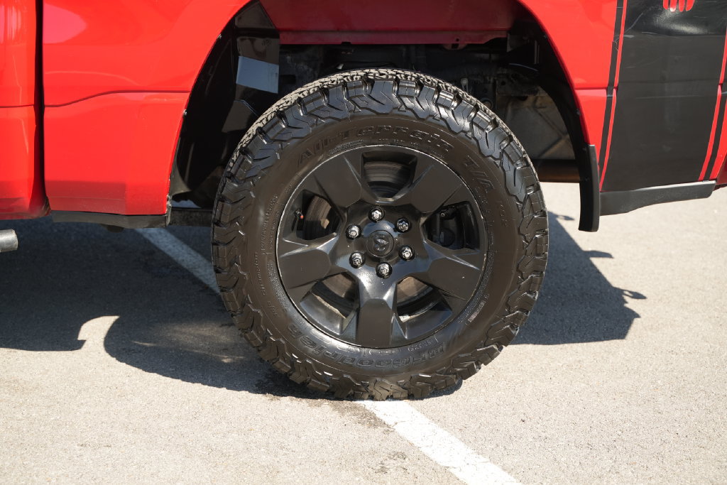 Used 2020 RAM 1500 4x4 Crew Cab image 46