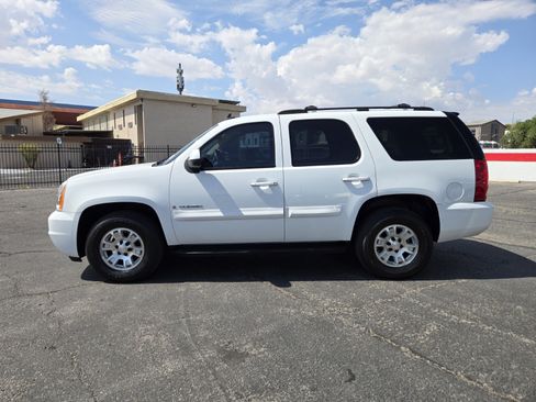 Used 2007 GMC Yukon SLE RWD image 2
