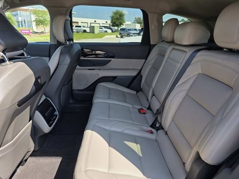 New 2025 Lincoln Nautilus Premier image 7