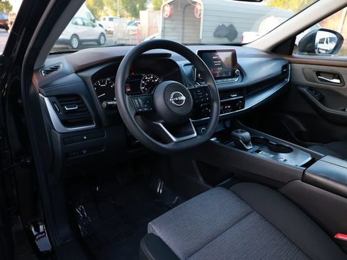 Used 2023 Nissan Rogue SV FWD image 16