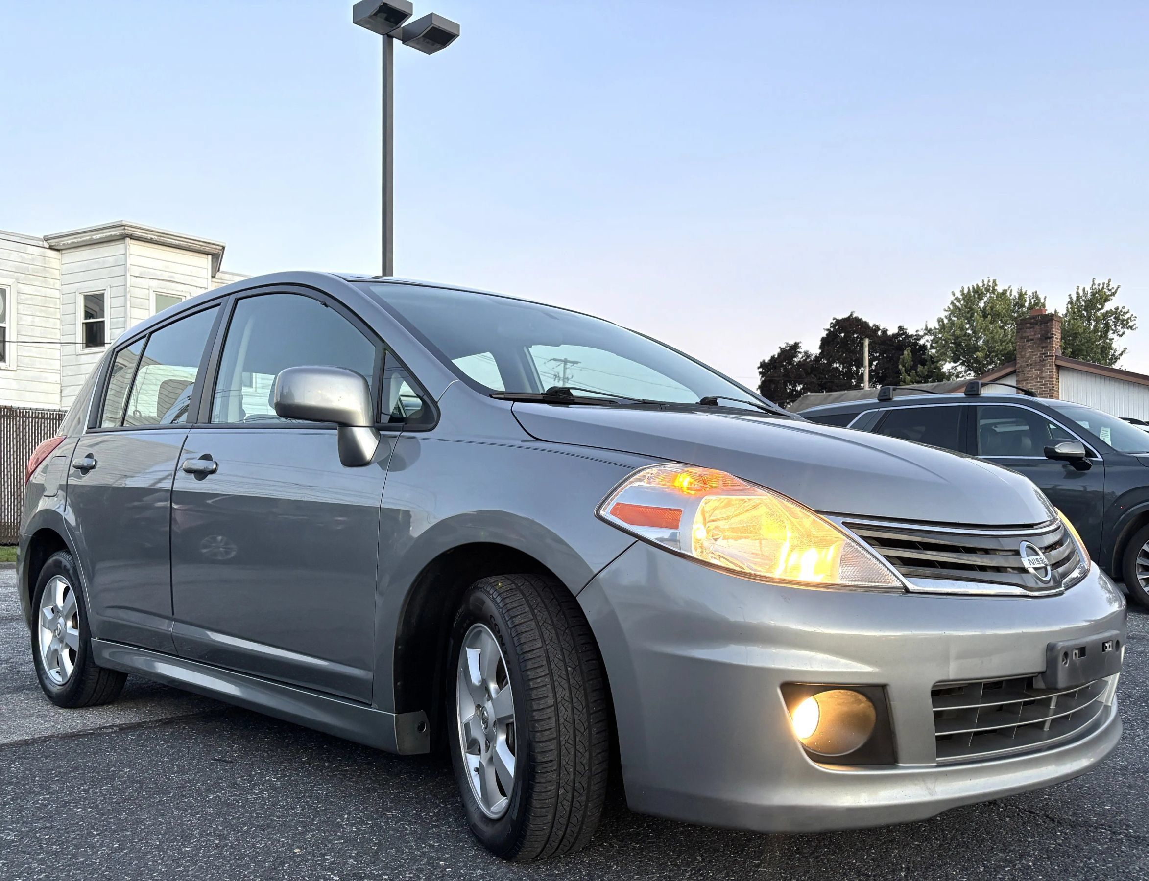 Used 2011 Nissan Versa Hatchback w/ Navigation/Satellite Pkg FWD image 3