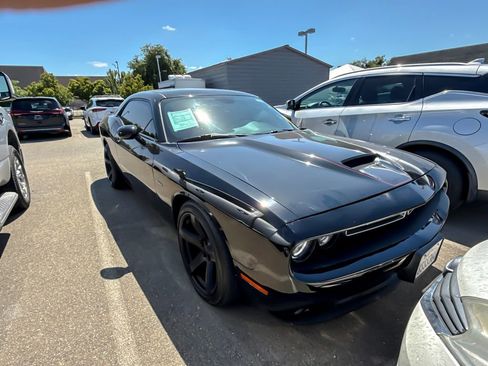 Used 2019 Dodge Challenger R/T RWD image 1
