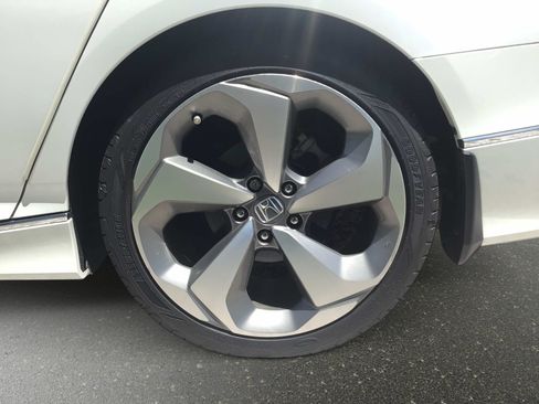 Used 2018 Honda Accord Touring image 7