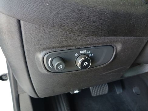 Used 2023 Chevrolet Equinox LS FWD image 32
