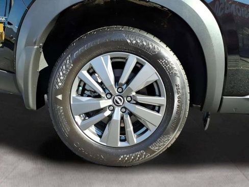 Certified 2025 Nissan Pathfinder S image 19