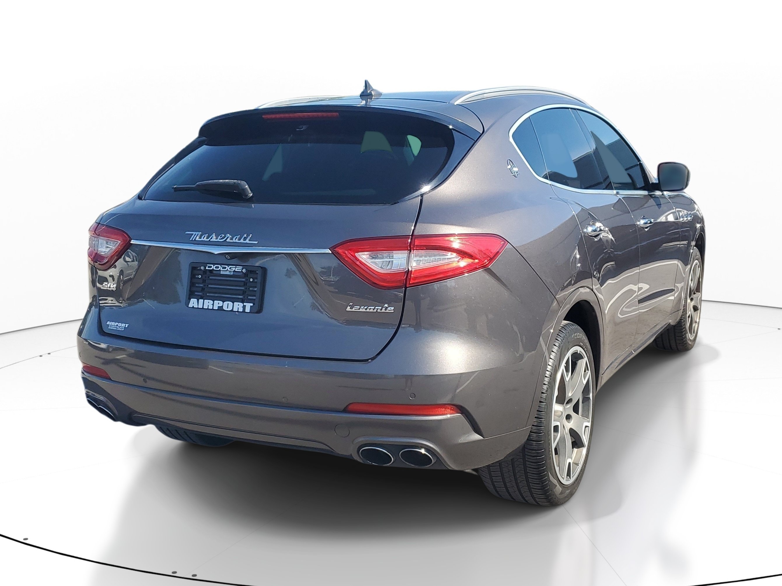 Used 2017 Maserati Levante S AWD/4WD image 6
