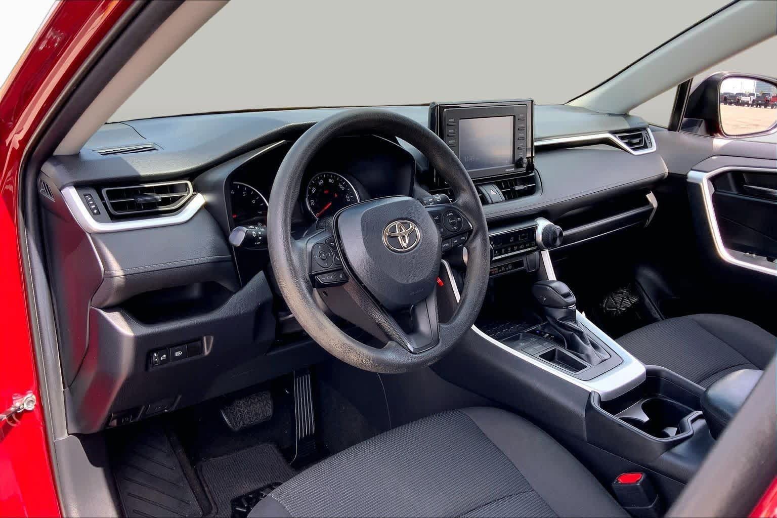 Used 2021 Toyota RAV4 LE FWD image 17