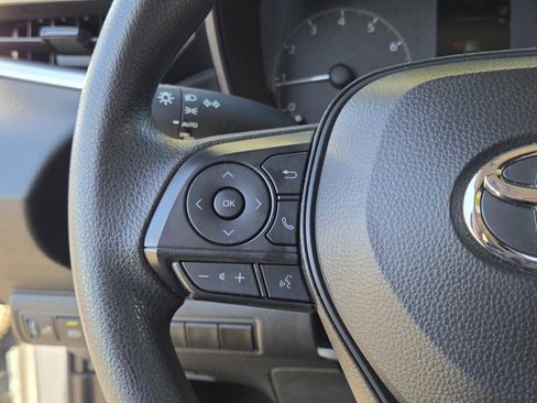 Used 2025 Toyota Corolla LE image 21