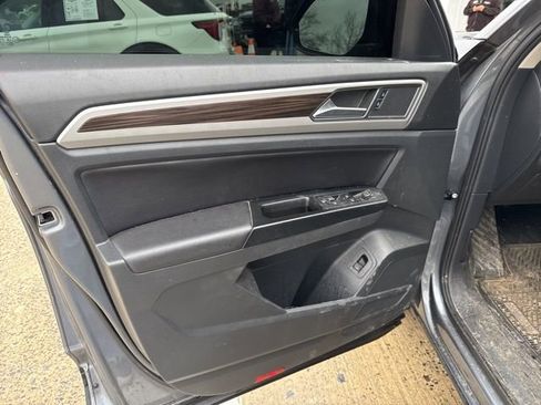 Used 2021 Volkswagen Atlas SE image 15