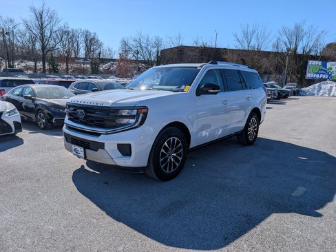 Certified 2025 Ford Expedition Platinum image 2
