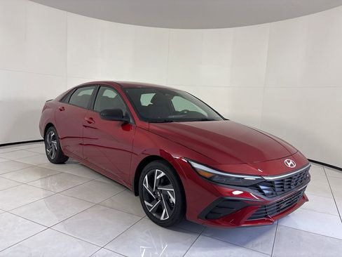 New 2025 Hyundai Elantra SEL FWD image 7