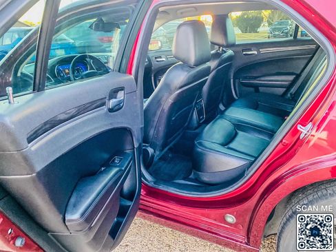 Used 2018 Chrysler 300 Touring L image 13