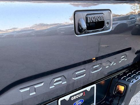 Used 2022 Toyota Tacoma TRD Sport w/ TRD Premium Sport Package image 11