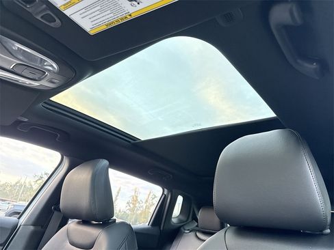 New 2026 Jeep Compass Trailhawk w/ Sun, Sound & Navigation Group image 18