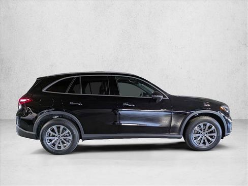 Certified 2025 Mercedes-Benz GLC 300 image 4