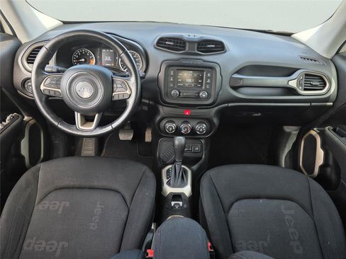 Used 2017 Jeep Renegade Latitude FWD image 9