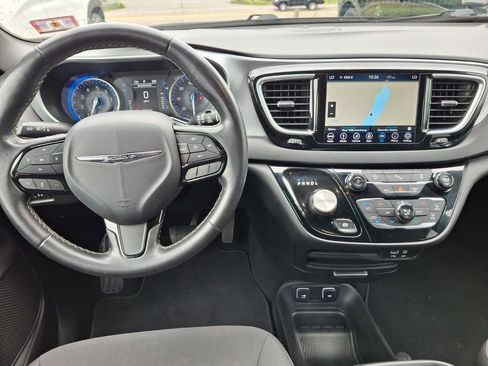 Used 2019 Chrysler Pacifica Touring Plus w/ S Appearance Package FWD image 19