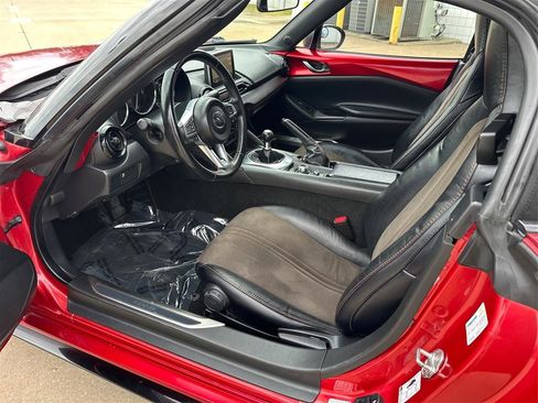 Used 2016 MAZDA MX-5 Miata Club image 9