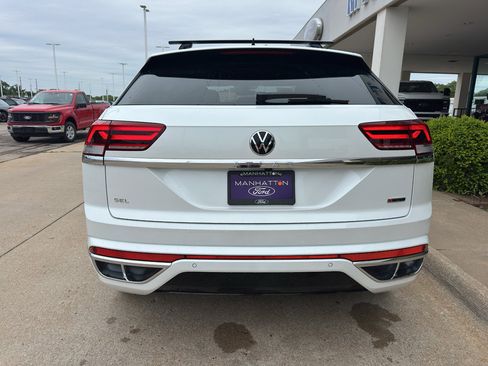 Used 2022 Volkswagen Atlas Cross Sport SEL R-Line AWD/4WD image 9