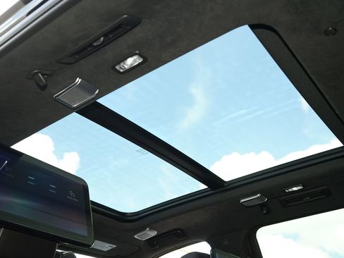 Used 2026 Cadillac Escalade ESV V image 23