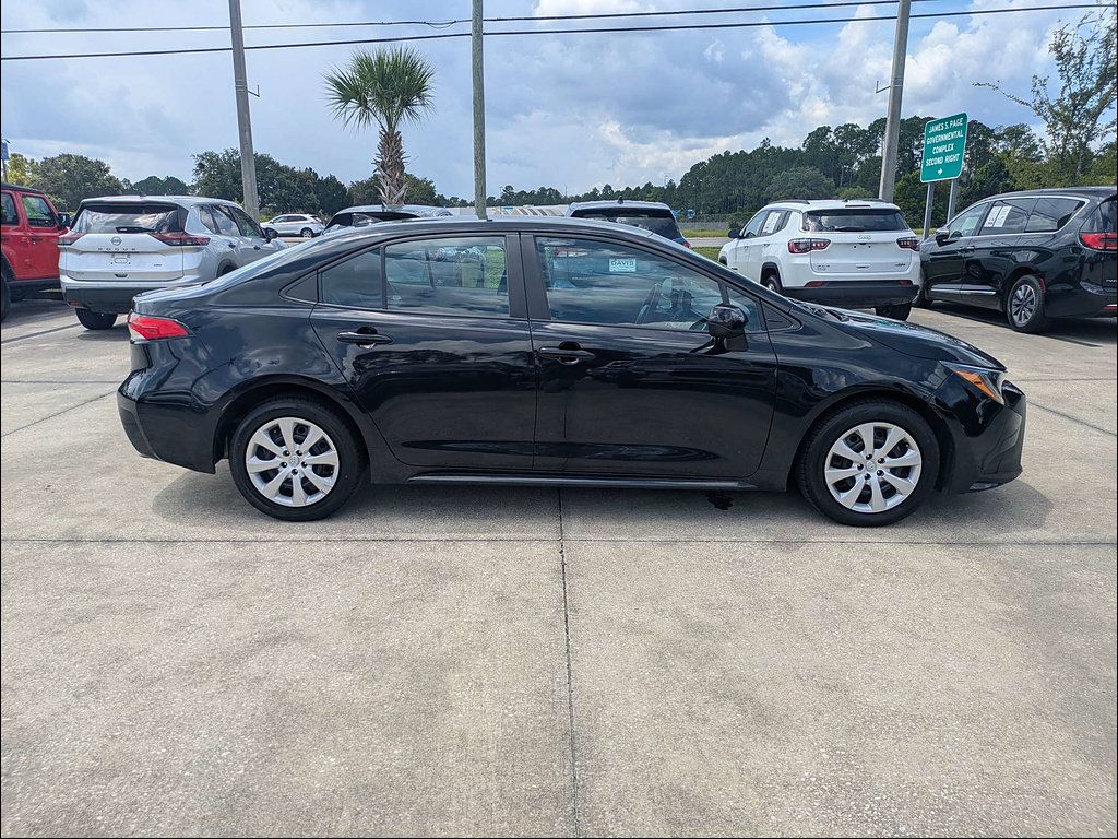 Used 2023 Toyota Corolla LE FWD image 2