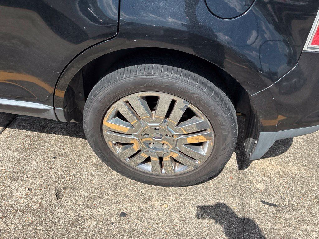 Used 2010 Ford Edge Limited FWD image 11