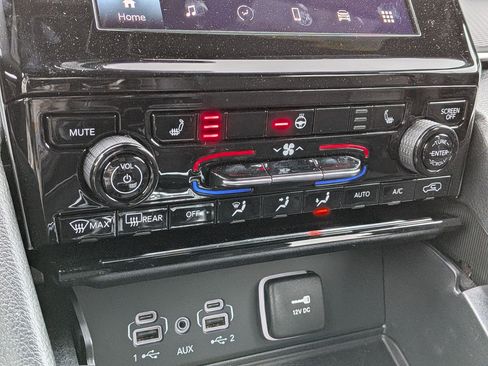 New 2025 Jeep Grand Cherokee Altitude image 20