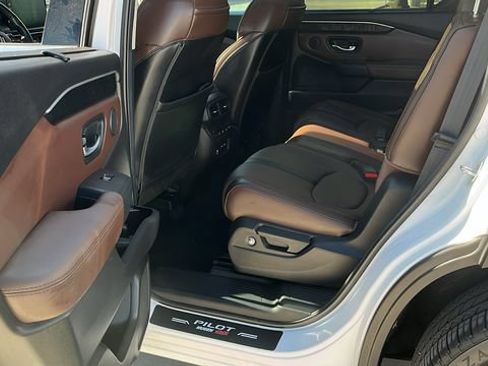 Used 2025 Honda Pilot Elite image 21