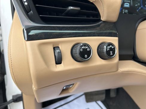 Used 2020 Cadillac Escalade Platinum AWD/4WD image 18