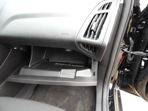 Used 2018 Ford Focus SE FWD image 33