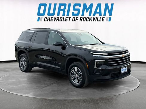 Used 2024 Chevrolet Traverse LT image 1