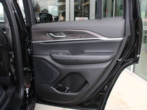 New 2025 Jeep Grand Cherokee Limited w/ Trailer Tow Package image 29