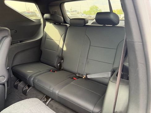 Used 2025 Chevrolet Traverse LT image 15