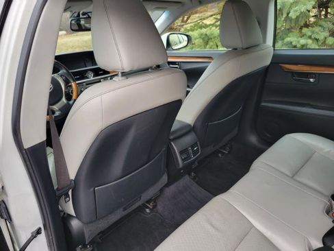 Used 2015 Lexus ES 300h w/ Navigation System Package image 13