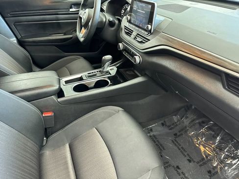 Used 2024 Nissan Altima 2.5 SV image 14
