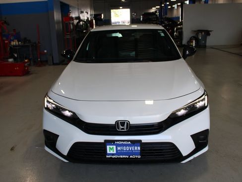Used 2023 Honda Civic Sport image 2